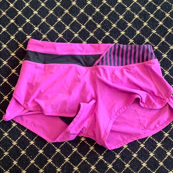 Size 4 Lululemon shorts purple - Picture 1 of 2